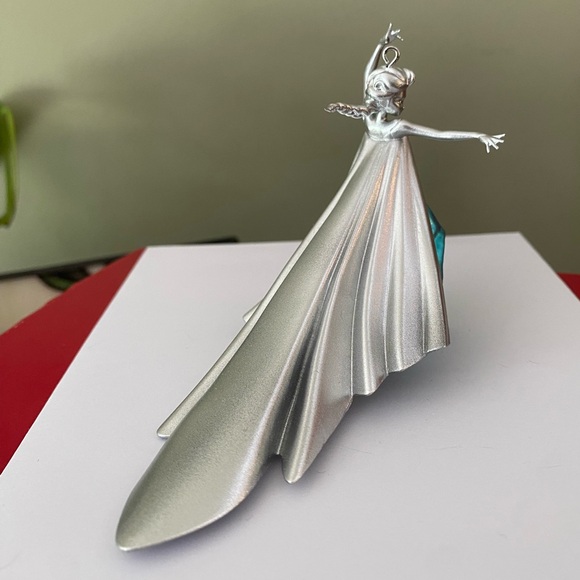 ❄️Hallmark Disney Elsa Frozen Christmas Ornament - Picture 3 of 8